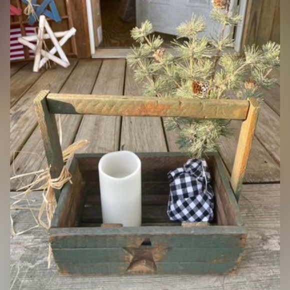 Distressed Wood Star Cutout Tote, Green - Picture 6 of 10